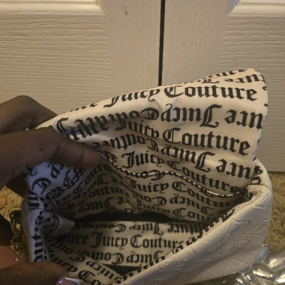 Juicy Couture White Embossed Heart Logo Wristlet with Multicolor Gem Plaque - Picture 6 of 7